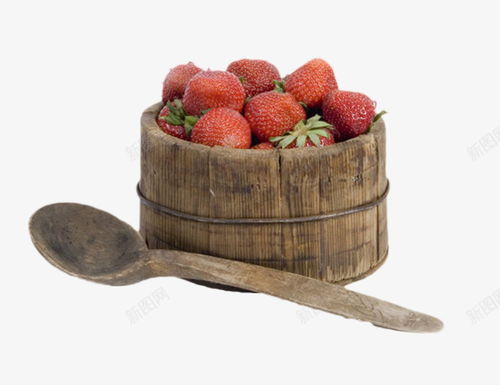 木汤勺和装满红色草莓的木桶 食品 食物 元素 免抠png 设计图片 免费下载 页面网页 平面电商 创意素材 汤勺素材